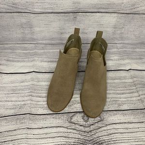 Tom’s tan suede wedge boots